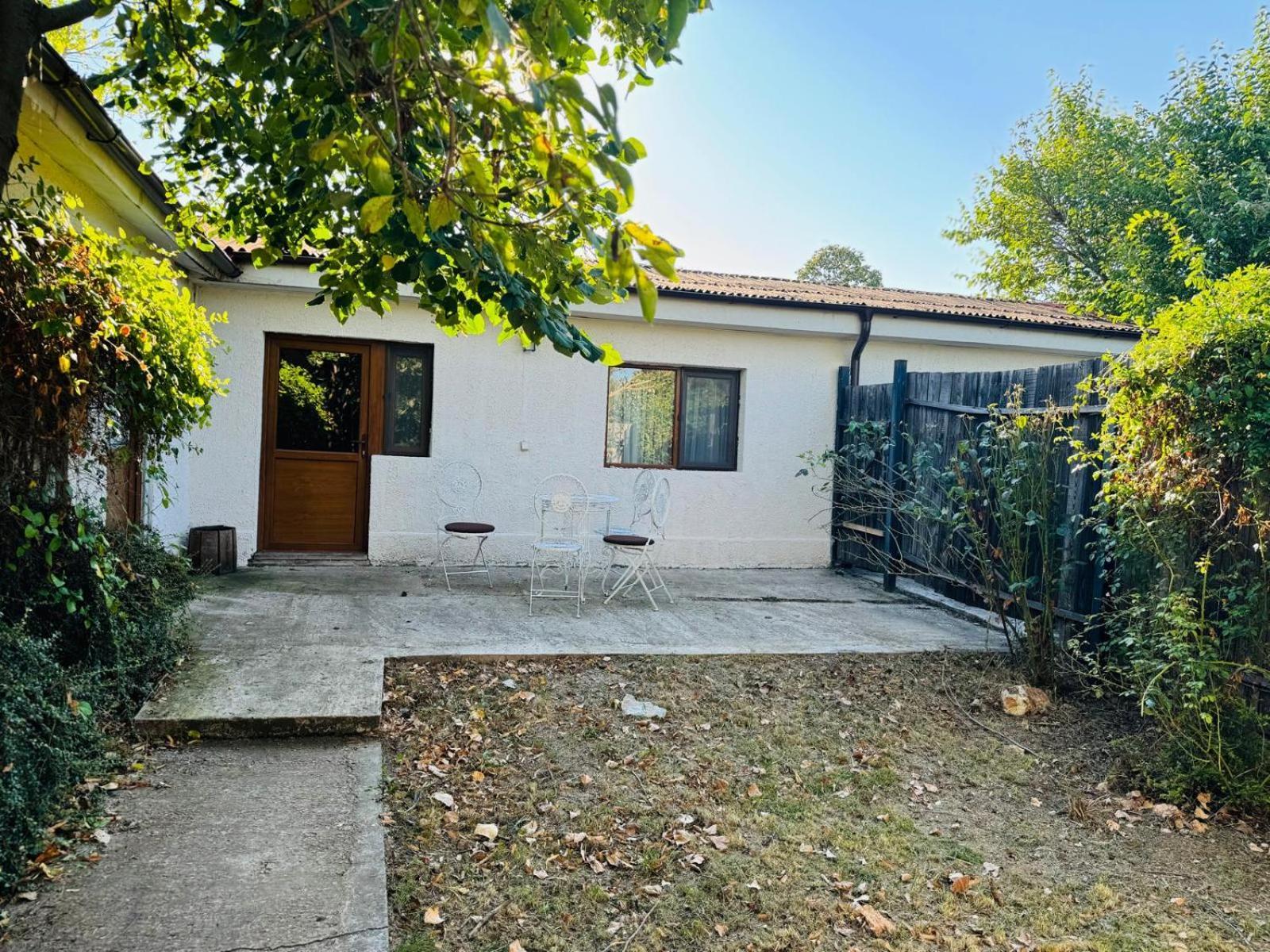 Domeniile Clos Des Colombes Douăzeci şi Trei August Екстериор снимка